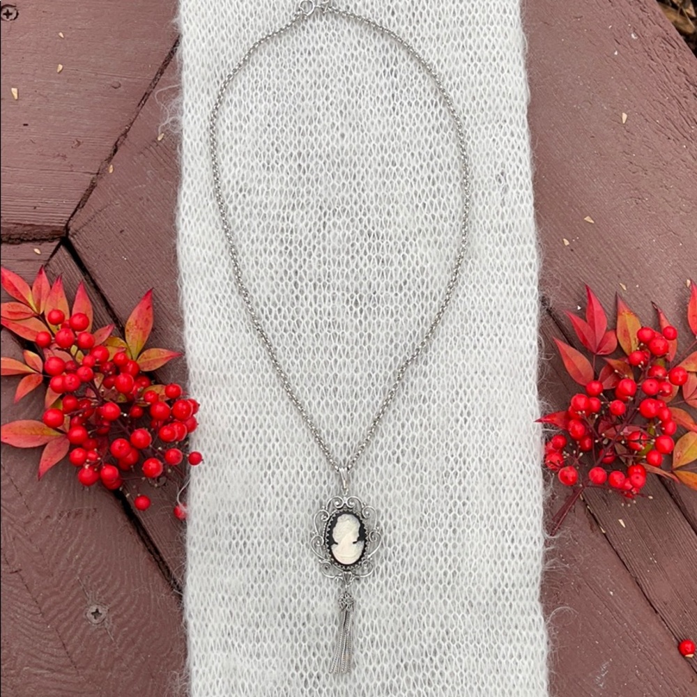 🌺 Whiting & Davis; Iridescent Cameo Necklace NICE - Picture 3 of 8